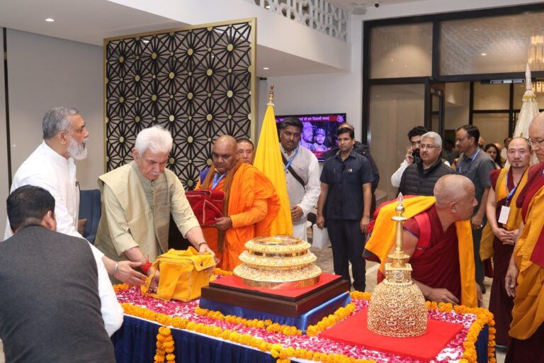 Lieutenant Governor Shri Manoj Sinha arrived at Delhi with Holy Relics of Lord Buddha (3)
